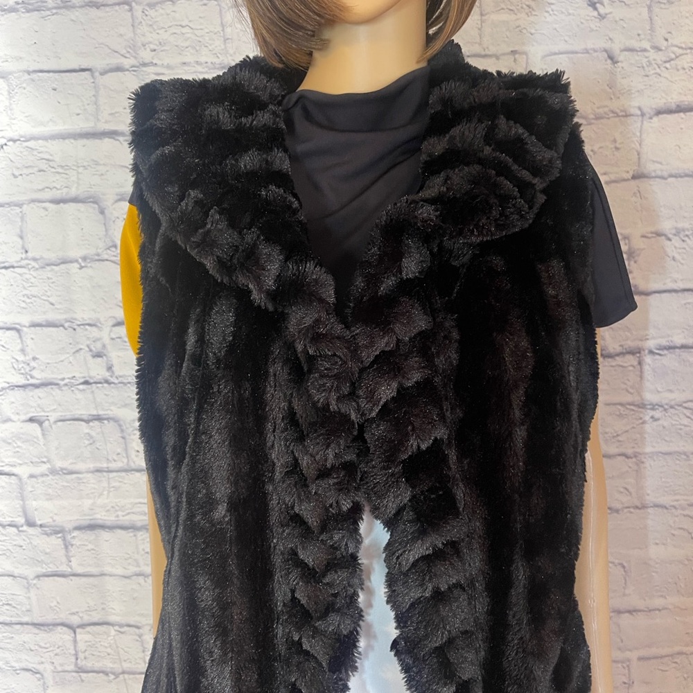 New directions Black Faux Fur Vest Size L Super Soft Button Closure Ruffle Lined - Picture 7 of 16
